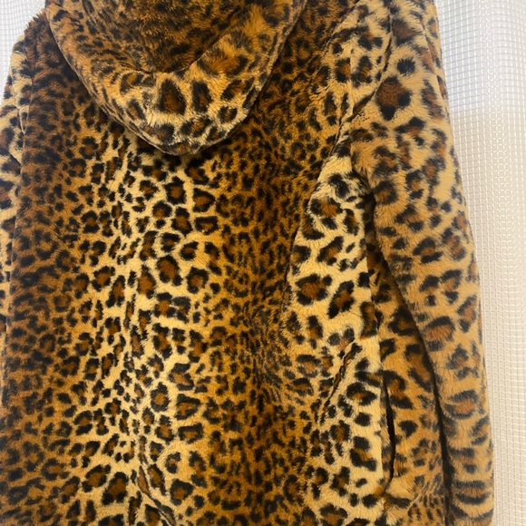 New Cute Faux Fur coat - Picture 3 of 5